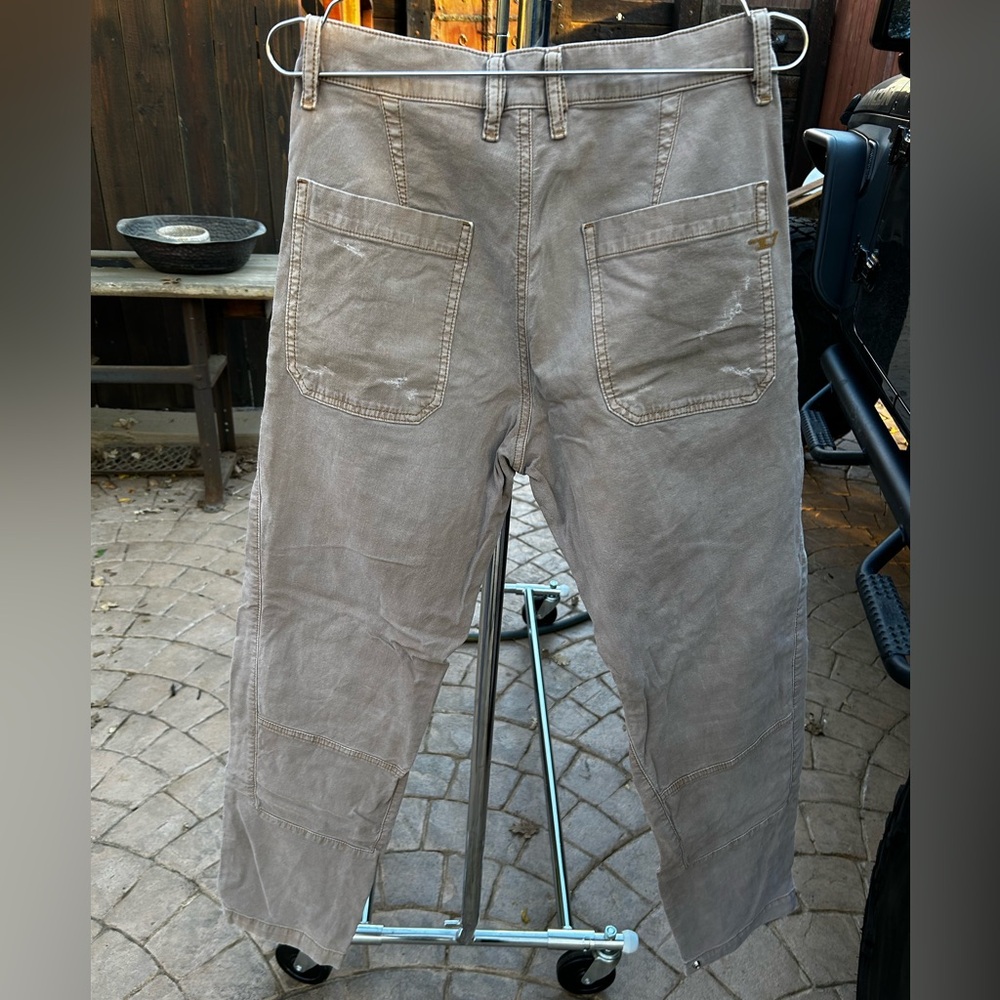 DIESEL D-AZERR JOGG pants, beige size 31 - Picture 3 of 3